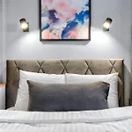 アパート Designer Urban Retreat, Near Old Town, Wifi 100mbs, Smart Tv