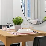 Lägenhet Designer Urban Retreat, Near Old Town, Wifi 100mbs, Smart Tv