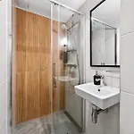 アパート Designer Urban Retreat, Near Old Town, Wifi 100mbs, Smart Tv