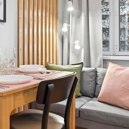 Designer Urban Retreat, Near Old Town, Wifi 100mbs, Smart Tv *