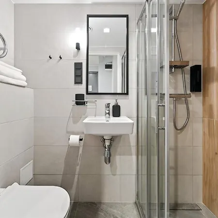Designer Urban Retreat, Near Old Town, Wifi 100mbs, Smart Tv