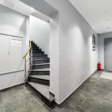 Designer Urban Retreat, Near Old Town, Wifi 100mbs, Smart Tv Apartman