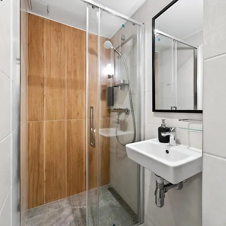 Apartman Designer Urban Retreat, Near Old Town, Wifi 100mbs, Smart Tv