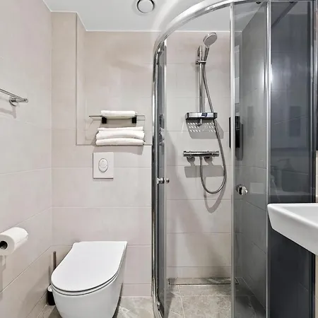 Designer Urban Retreat, Near Old Town, Wifi 100mbs, Smart Tv Apartman *
