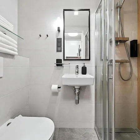 Designer Urban Retreat, Near Old Town, Wifi 100mbs, Smart Tv