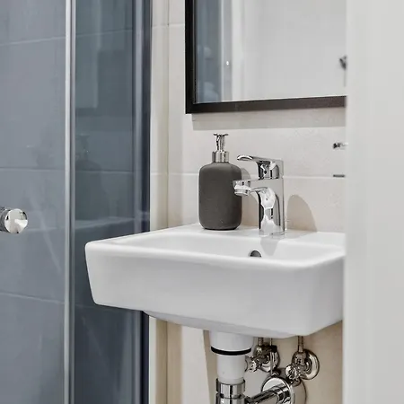Designer Urban Retreat, Near Old Town, Wifi 100mbs, Smart Tv * Tallinn