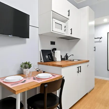 Designer Urban Retreat, Near Old Town, Wifi 100mbs, Smart Tv Apartman *