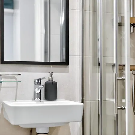Apartman Designer Urban Retreat, Near Old Town, Wifi 100mbs, Smart Tv