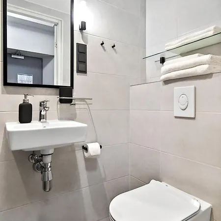 Designer Urban Retreat, Near Old Town, Wifi 100mbs, Smart Tv Apartman Tallinn