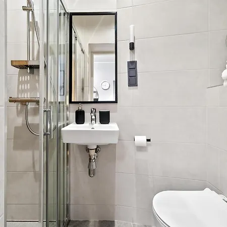 Designer Urban Retreat, Near Old Town, Wifi 100mbs, Smart Tv Apartman Tallinn