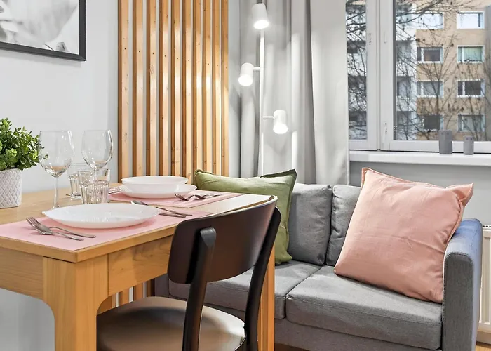 Designer Urban Retreat, Near Old Town, Wifi 100mbs, Smart Tv *