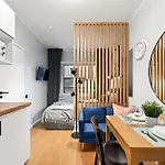 Designer Urban Retreat, Near Old Town, Wifi 100mbs, Smart Tv * Reval