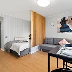 Designer Urban Retreat, Near Old Town, Wifi 100mbs, Smart Tv Appartamento *