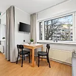 Designer Urban Retreat, Near Old Town, Wifi 100mbs, Smart Tv Reval