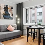 Designer Urban Retreat, Near Old Town, Wifi 100mbs, Smart Tv *