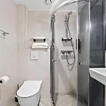 Designer Urban Retreat, Near Old Town, Wifi 100mbs, Smart Tv Appartamento *