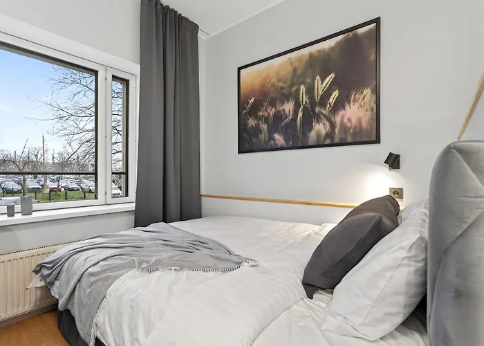 Designer Urban Retreat, Near Old Town, Wifi 100mbs, Smart Tv *