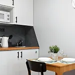 Designer Urban Retreat, Near Old Town, Wifi 100mbs, Smart Tv *