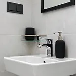 Designer Urban Retreat, Near Old Town, Wifi 100mbs, Smart Tv Apartman Tallinn