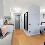 Designer Urban Retreat, Near Old Town, Wifi 100mbs, Smart Tv