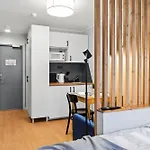 Designer Urban Retreat, Near Old Town, Wifi 100mbs, Smart Tv Apartman Tallinn
