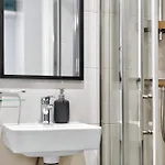 Apartman Designer Urban Retreat, Near Old Town, Wifi 100mbs, Smart Tv