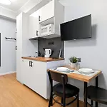 Designer Urban Retreat, Near Old Town, Wifi 100mbs, Smart Tv Apartman